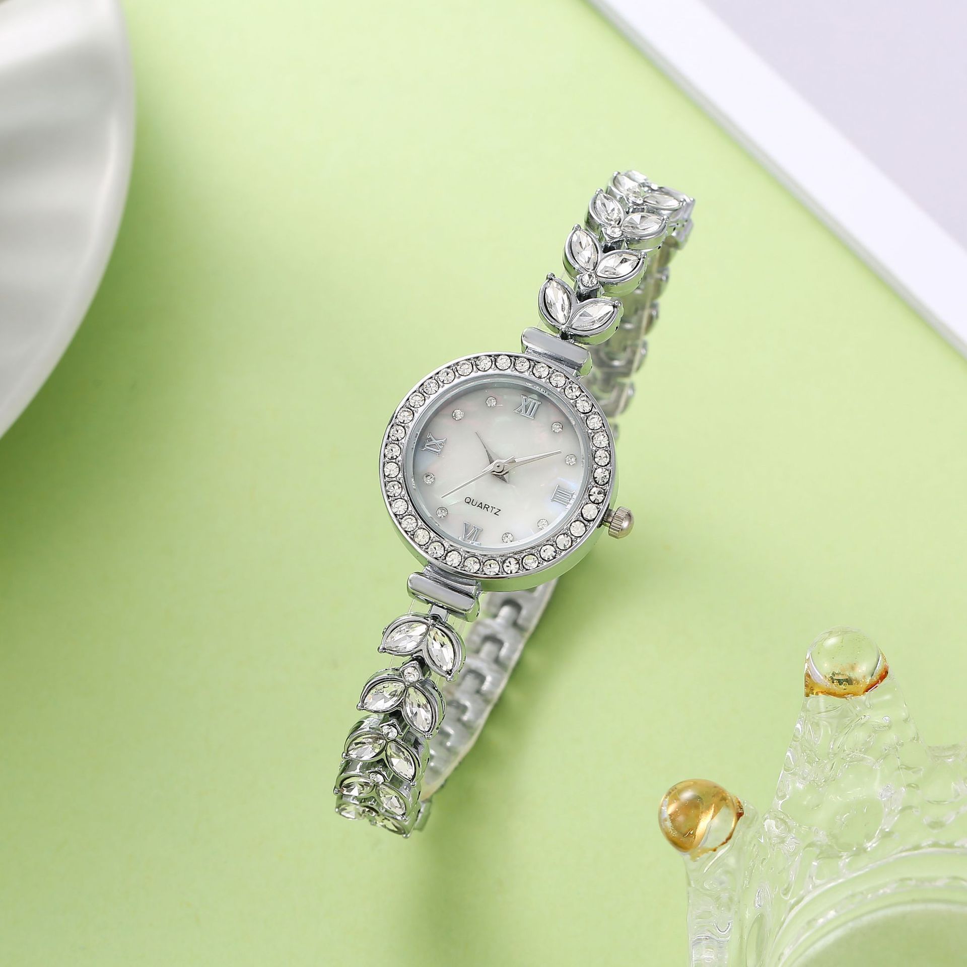 Relógio Feminino de Pulso com  - Luxury Watch Holder avaliação e preço
